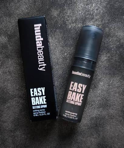 Huda setting spray mini size