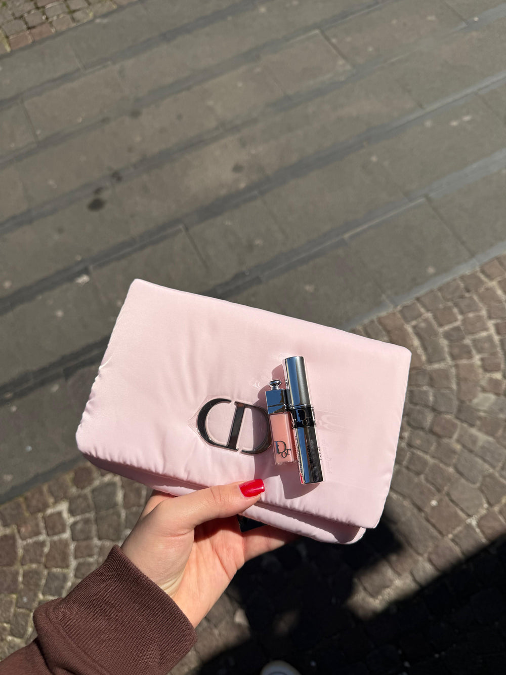Pochette Dior con prodotti 💗
