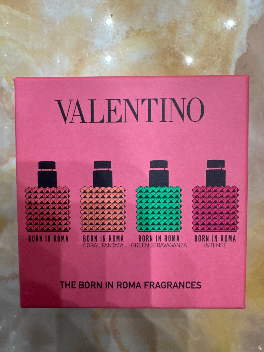 Box Valentino Born in Roma donna
